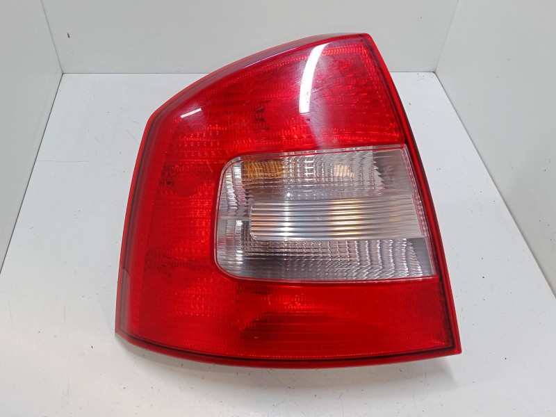 Recambio de piloto trasero izquierdo para skoda octavia ii (1z3) 1.6 tdi referencia OEM IAM   