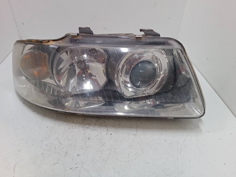 Recambio de faro derecho para audi a3 (8l1) 1.6 referencia OEM IAM   