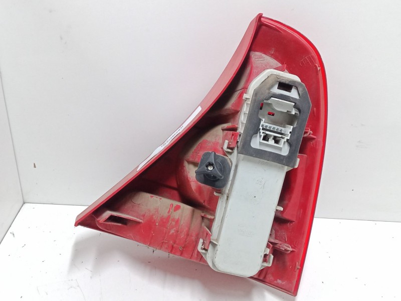 Recambio de piloto trasero izquierdo para renault clio ii (bb_, cb_) 1.2 16v (bb05, bb0w, bb11, bb27, bb2t, bb2u, bb2v, cb05,...