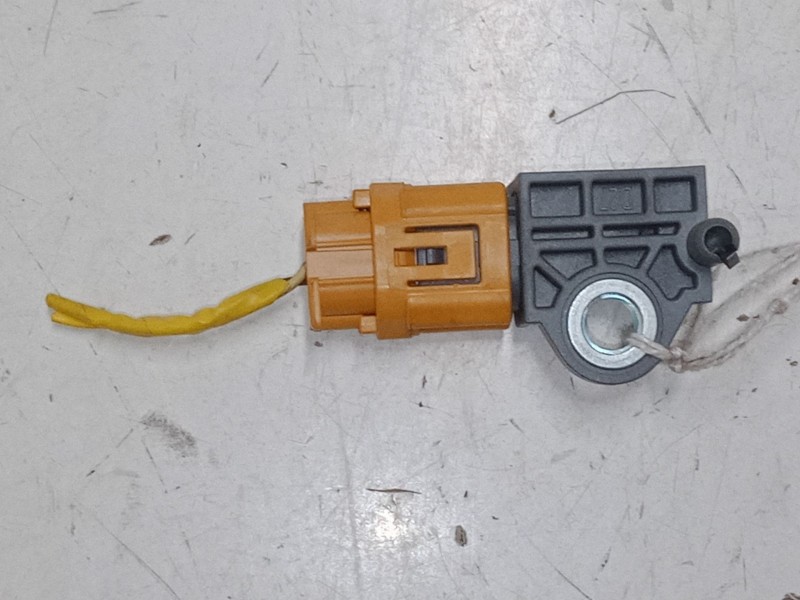 Recambio de sensor de impacto para kia carens iv 1.7 crdi referencia OEM IAM   