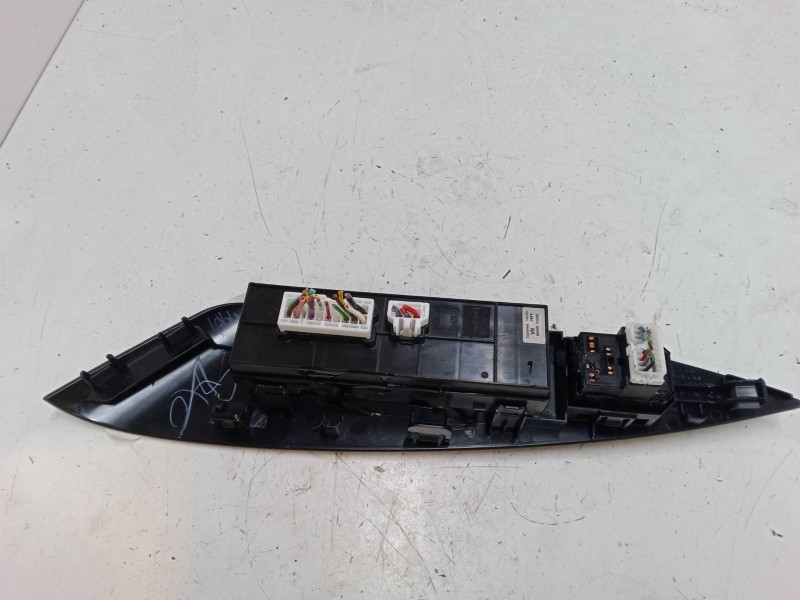 Recambio de mando elevalunas delantero izquierdo para nissan leaf (ze0) electric referencia OEM IAM   