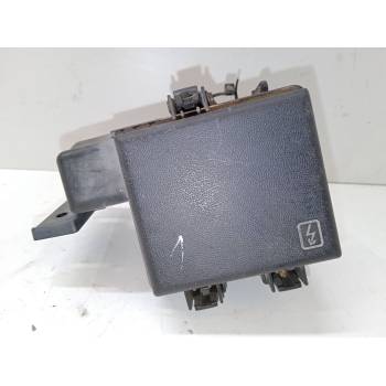 CAJA RELES / FUSIBLES 