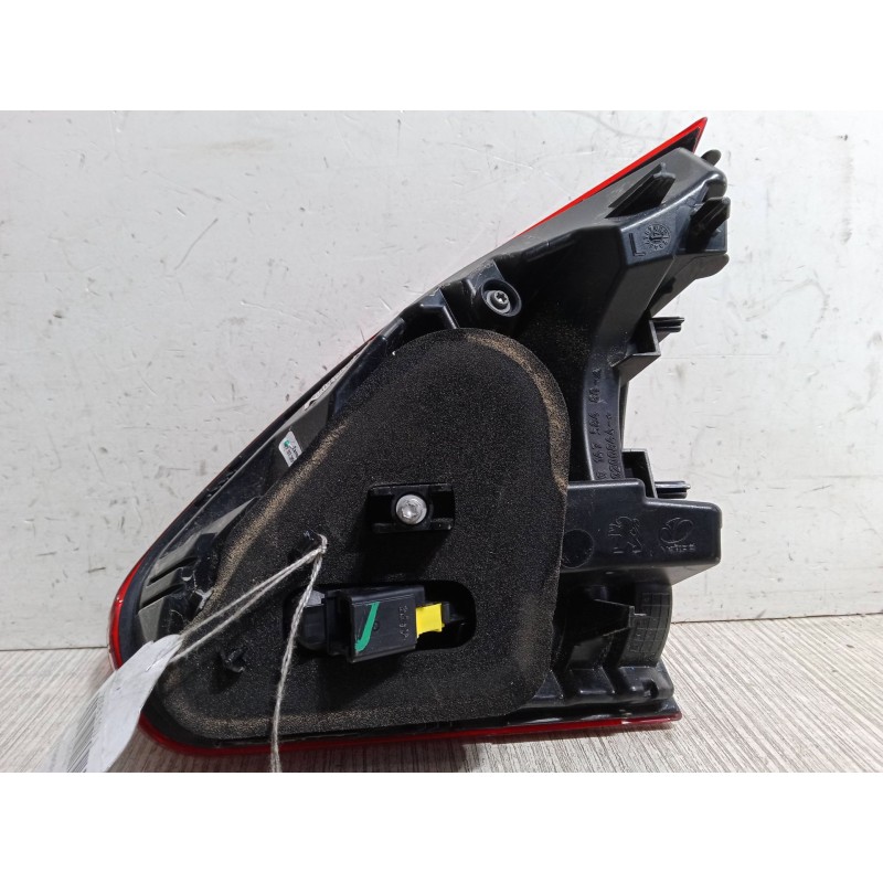 Recambio de piloto trasero porton izquierdo para peugeot 2008 i (cu_) 1.2 thp 130 / puretech 130 referencia OEM IAM   