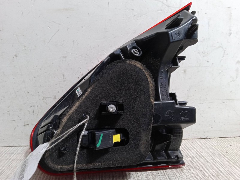 Recambio de piloto trasero porton izquierdo para peugeot 2008 i (cu_) 1.2 thp 130 / puretech 130 referencia OEM IAM   