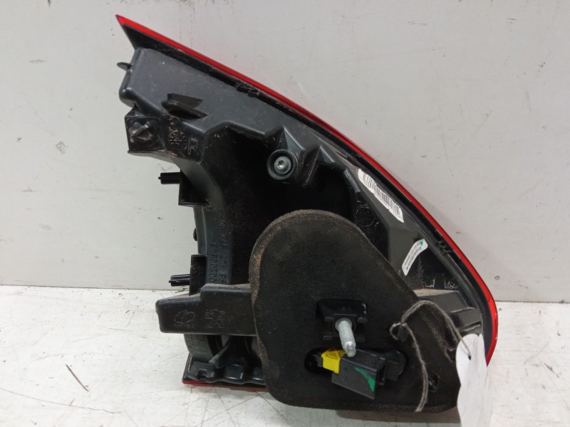 Recambio de piloto trasero porton derecho para peugeot 2008 i (cu_) 1.2 thp 130 / puretech 130 referencia OEM IAM   