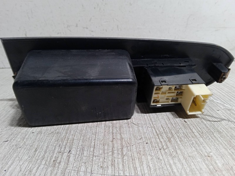 Recambio de mando elevalunas delantero derecho para hyundai trajet (fo) 2.0 crdi referencia OEM IAM   