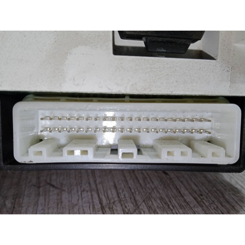 Recambio de cuadro instrumentos para toyota corolla (_e12_) 1.6 vvt-i (zze121_) referencia OEM IAM 8380002750  