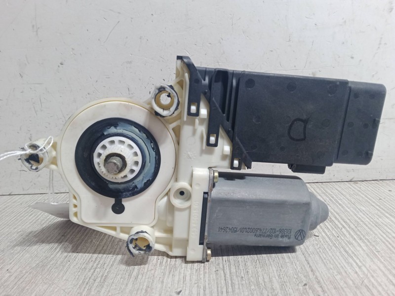 Recambio de motor elevaluna delantero derecho para volkswagen golf iv (1j1) 1.4 16v referencia OEM IAM 1C1959802A  