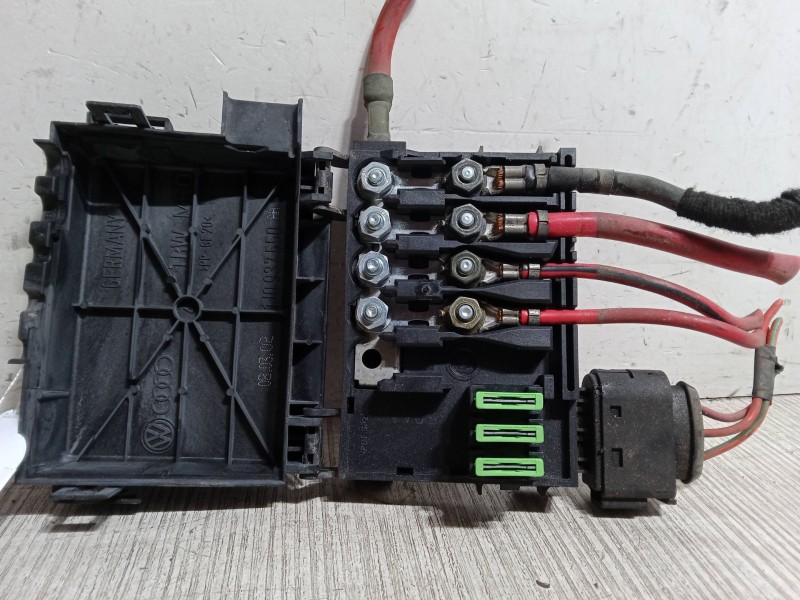 Recambio de caja reles / fusibles para volkswagen golf iv (1j1) 1.4 16v referencia OEM IAM bateria  