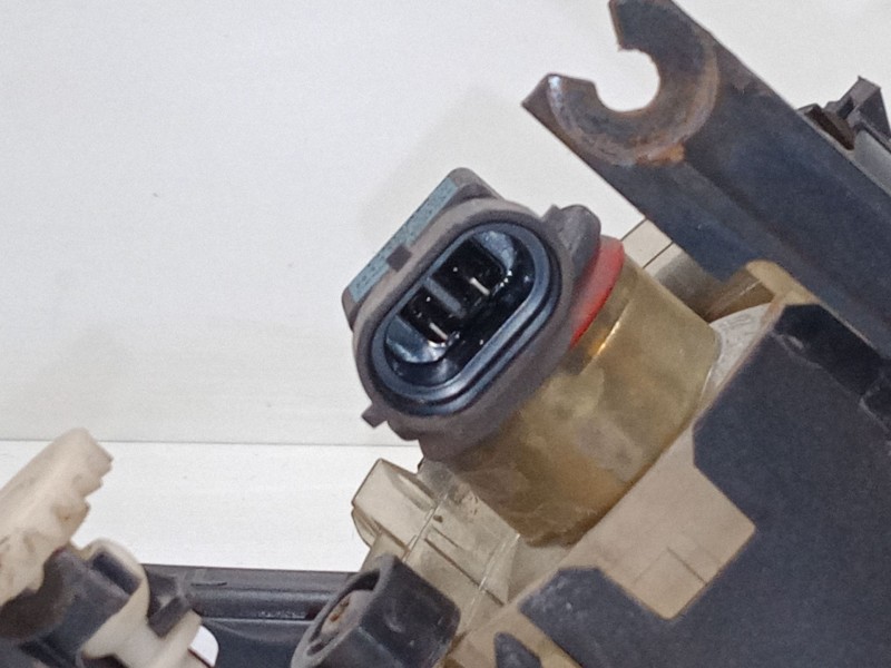 Recambio de faro antiniebla izquierdo para ford mondeo iv (ba7) 1.8 tdci referencia OEM IAM 0305081001  