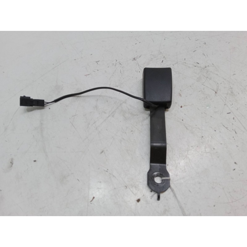 Recambio de anclaje cinturon delantero izquierdo para renault modus / grand modus (f/jp0_) 1.2 16v hi-flex referencia OEM IAM   