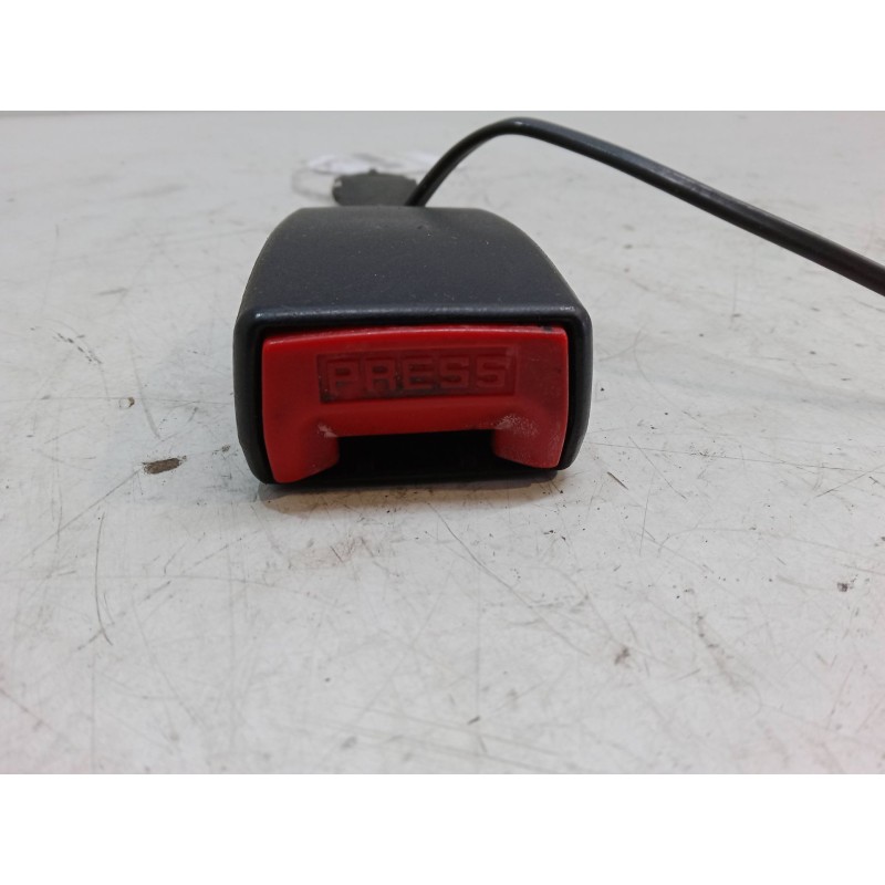 Recambio de anclaje cinturon delantero izquierdo para renault modus / grand modus (f/jp0_) 1.2 16v hi-flex referencia OEM IAM   