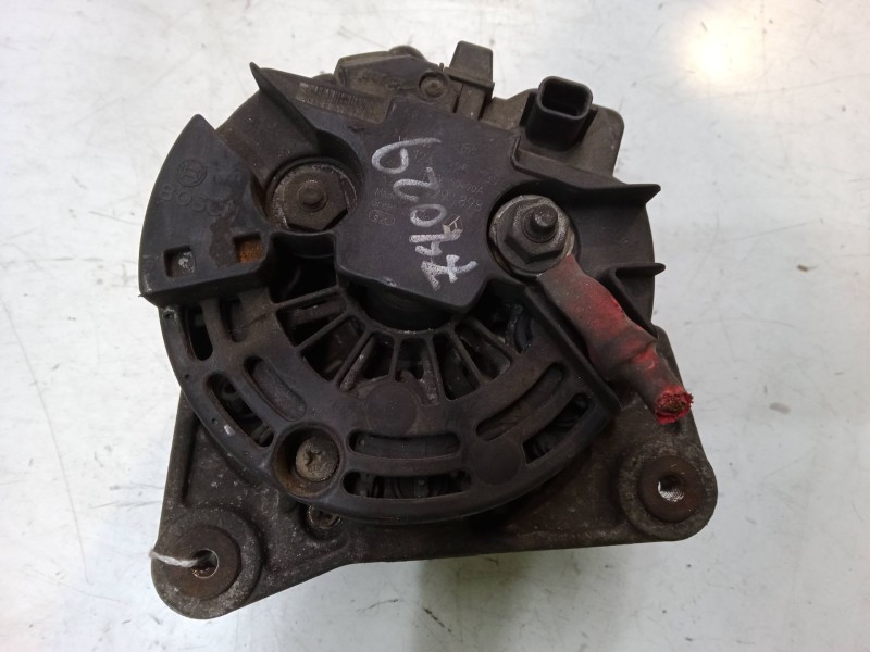 Recambio de alternador para renault clio iii (br0/1, cr0/1) 1.2 16v (br02, br0j, br11, cr02, cr0j, cr11) referencia OEM IAM 8200