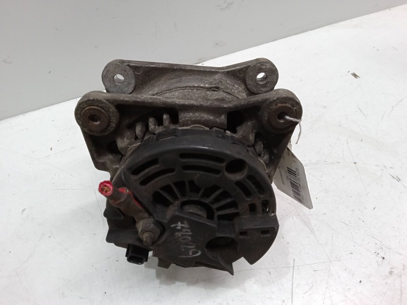 Recambio de alternador para renault clio iii (br0/1, cr0/1) 1.2 16v (br02, br0j, br11, cr02, cr0j, cr11) referencia OEM IAM 8200