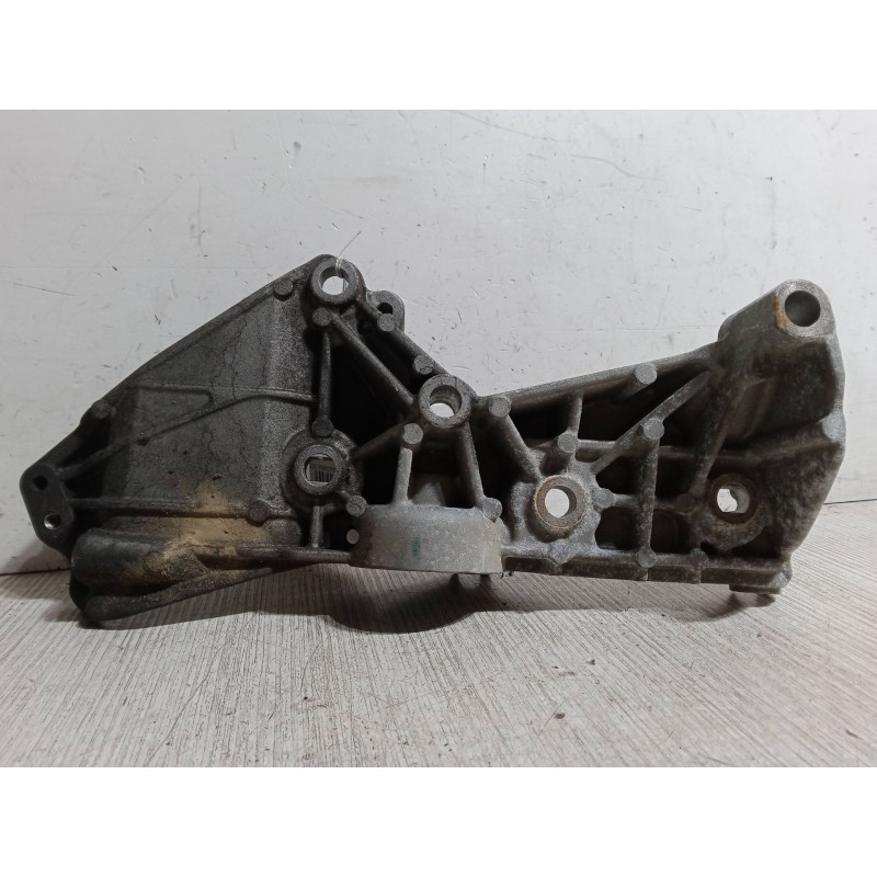 Recambio de soporte alternador para renault megane iii hatchback (bz0/1_, b3_) 1.5 dci referencia OEM IAM   
