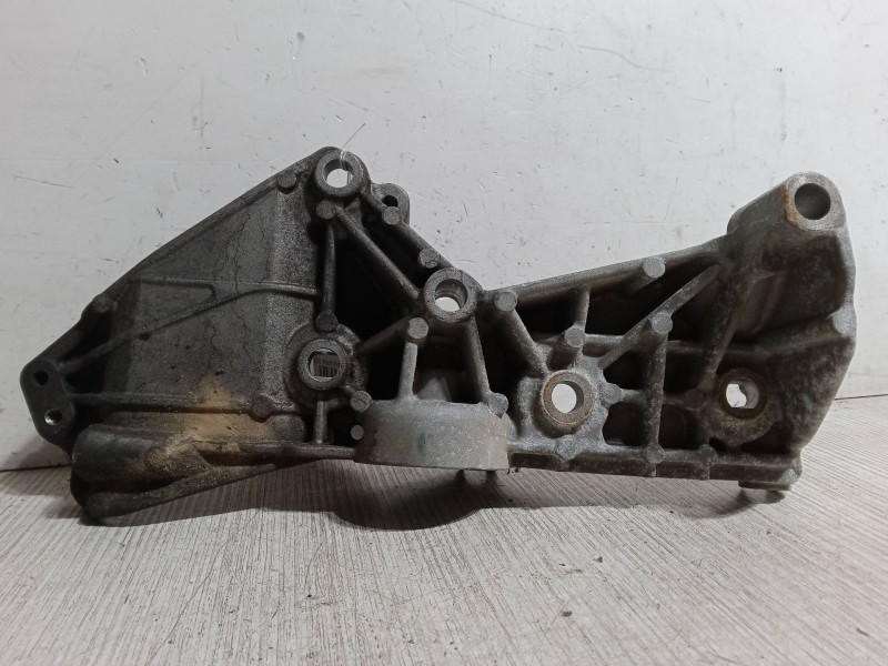 Recambio de soporte alternador para renault megane iii hatchback (bz0/1_, b3_) 1.5 dci referencia OEM IAM   