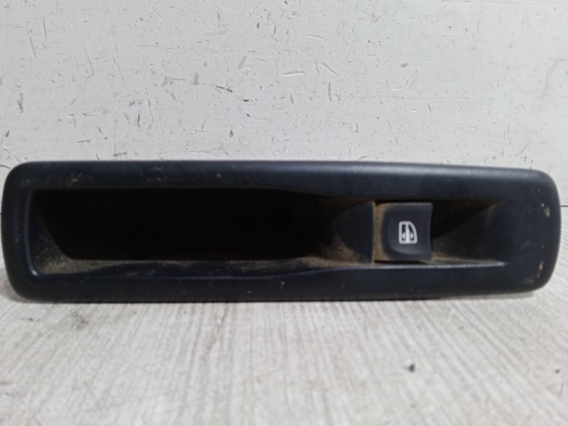 Recambio de mando elevalunas trasero izquierdo para renault megane iii hatchback (bz0/1_, b3_) 1.5 dci referencia OEM IAM   