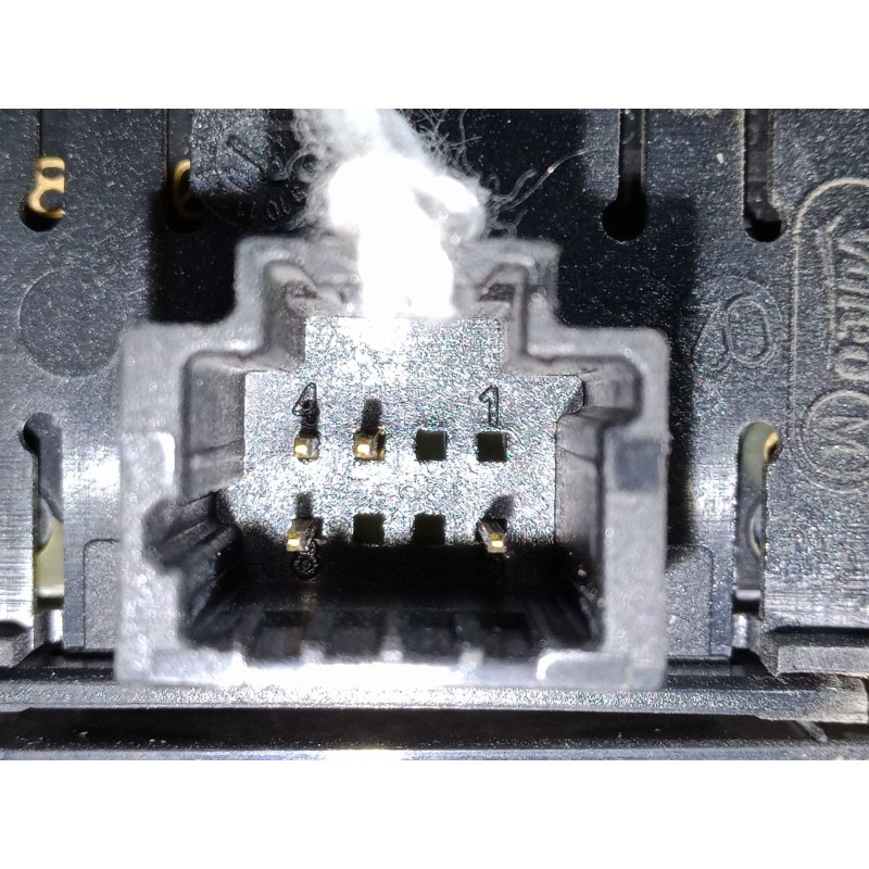 Recambio de mando elevalunas trasero izquierdo para renault megane iii hatchback (bz0/1_, b3_) 1.5 dci referencia OEM IAM   