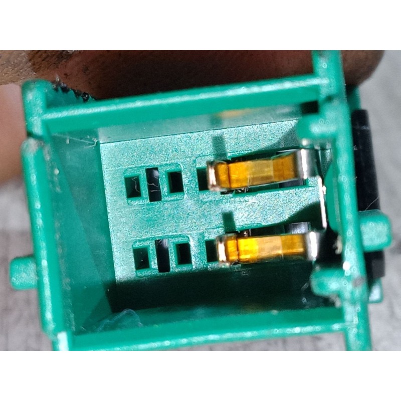 Recambio de anclaje cinturon delantero izquierdo para opel corsa c (x01) 1.2 twinport (f08, f68) referencia OEM IAM   