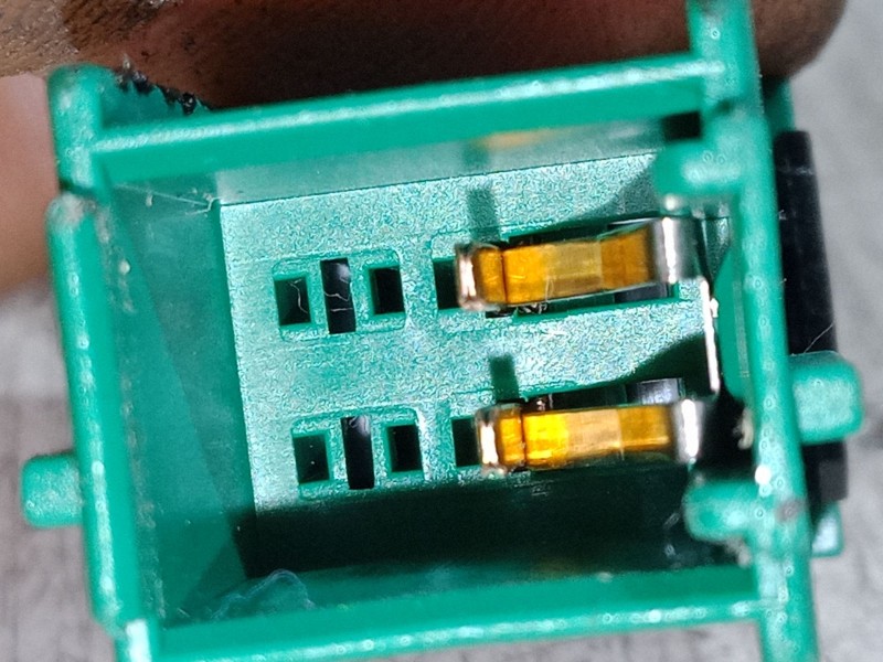 Recambio de anclaje cinturon delantero izquierdo para opel corsa c (x01) 1.2 twinport (f08, f68) referencia OEM IAM   