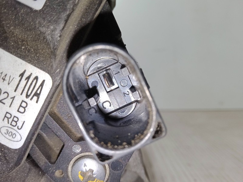 Recambio de alternador para seat ibiza v (kj1, kjg) 1.6 tdi referencia OEM IAM 04L903021B  