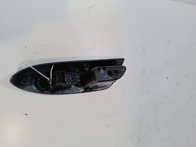 Recambio de mando elevalunas trasero derecho para nissan juke (f15) 1.6 referencia OEM IAM 829601KA2A  