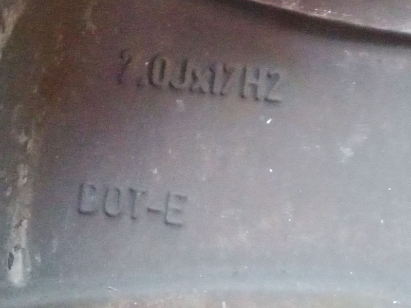 Recambio de llanta aluminio 17´´ para volvo v40 hatchback (525) d2 referencia OEM IAM   