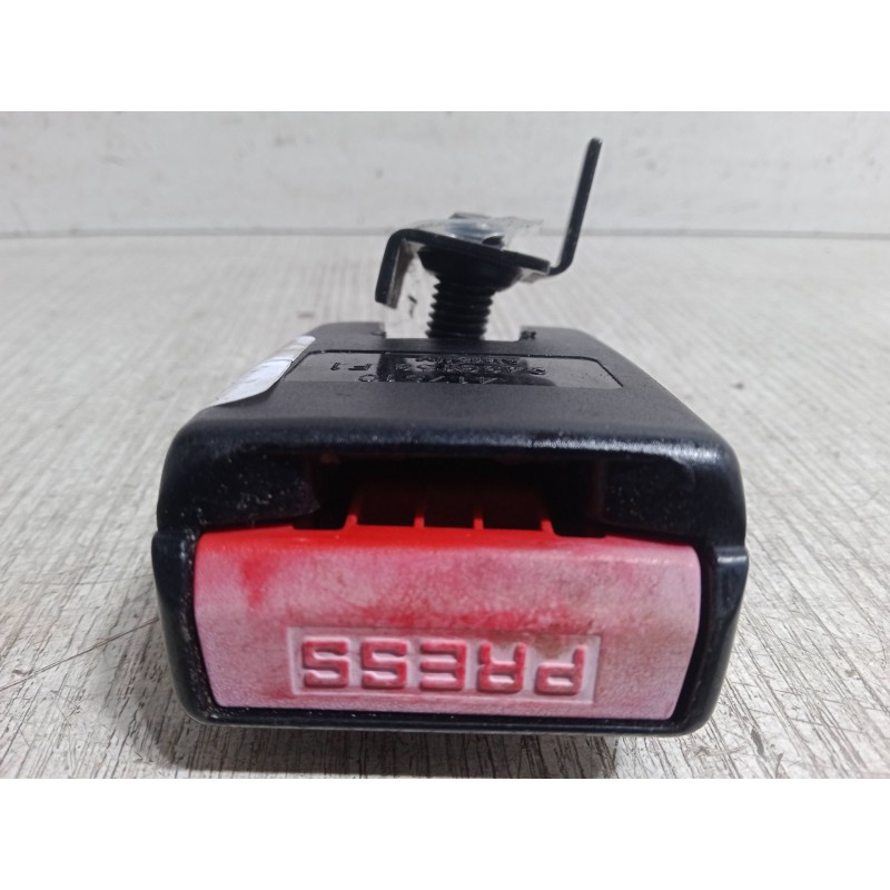 Recambio de anclaje cinturon trasero derecho para renault scénic i monospace (ja0/1_, fa0_) 1.9 dti (ja0n) referencia OEM IAM   