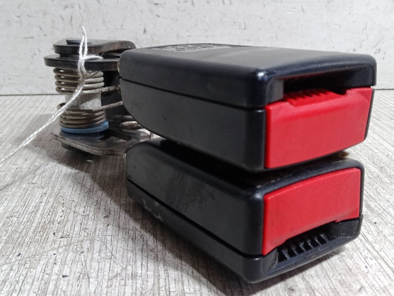 Recambio de anclaje cinturon trasero derecho para mercedes-benz clase e t-model (s211) e 200 t kompressor (211.242) referencia O