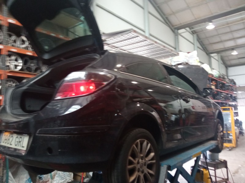 opel astra h gtc (a04) del año 2009