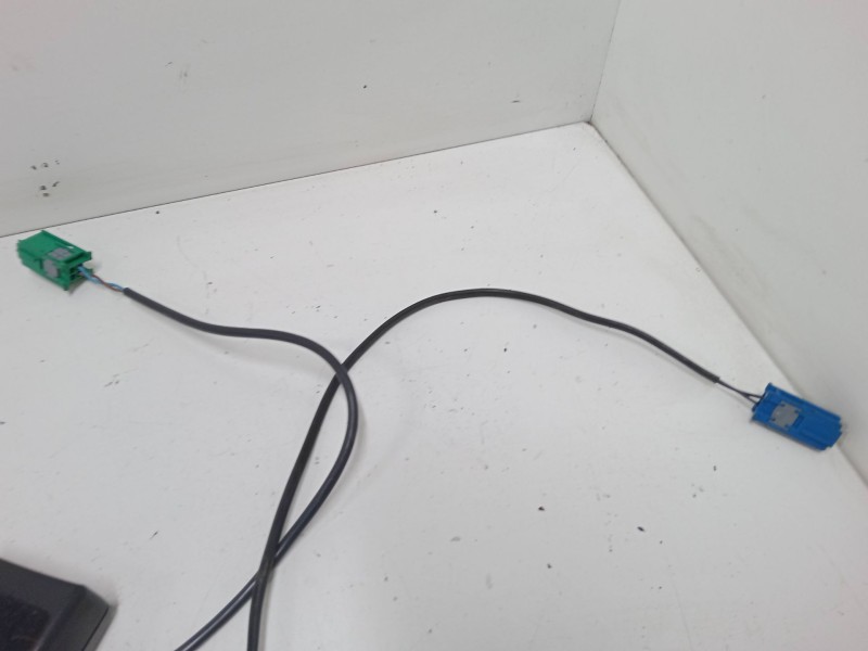 Recambio de anclaje cinturon delantero izquierdo para opel astra h furgoneta/station wagon (l70) 1.7 cdti (l70) referencia OEM I