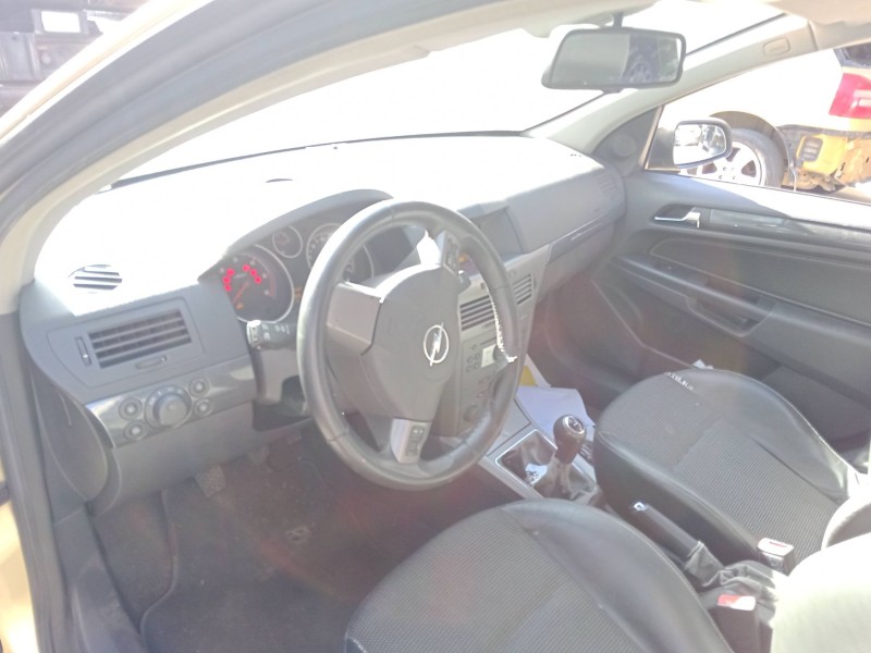 opel astra h (a04) del año 2004
