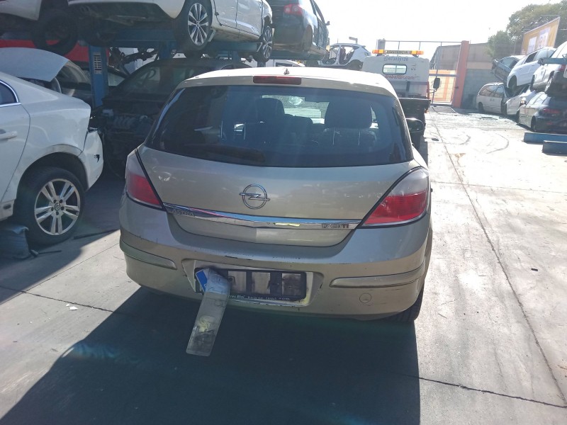 opel astra h (a04) del año 2004