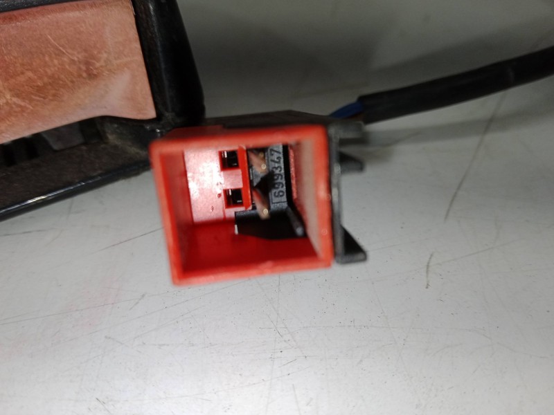 Recambio de anclaje con pretensor delantero derecho para ford focus i (daw, dbw) 2.0 16v referencia OEM IAM   