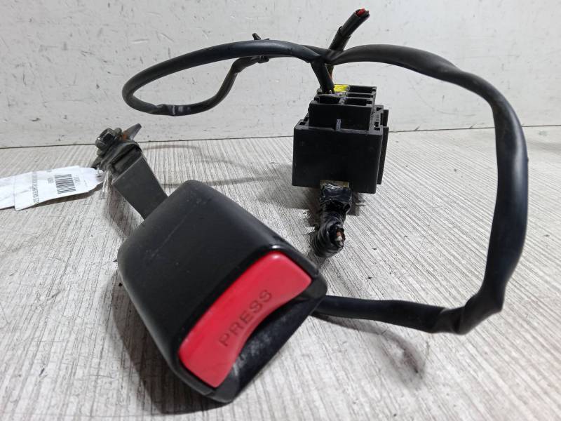ANCLAJE CINTURON DELANTERO IZQUIERDO 