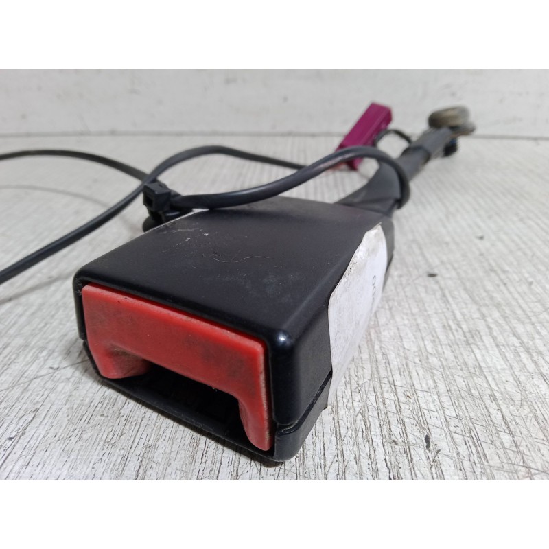 Recambio de anclaje cinturon delantero izquierdo para ford fiesta vi (cb1, ccn) 1.6 tdci referencia OEM IAM   
