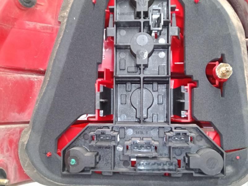 Recambio de piloto trasero derecho para volkswagen golf iv (1j1) 1.9 tdi referencia OEM IAM   