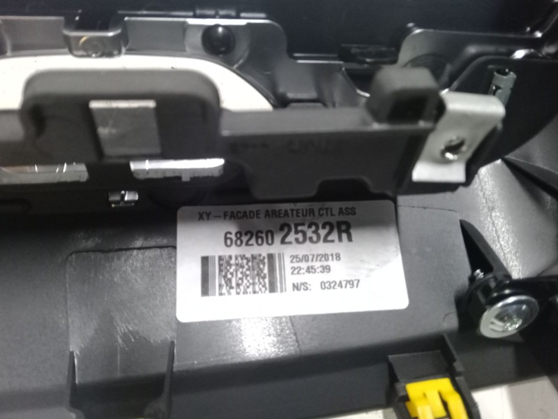 Recambio de embellecedor ( radio, clima ) consola central para renault captur i (j5_, h5_) 1.2 tce 120 referencia OEM IAM 682602