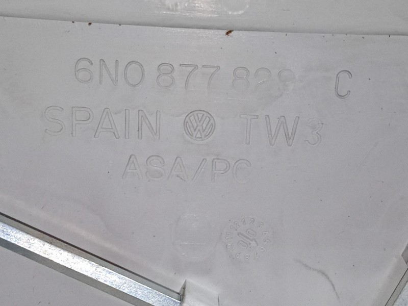 Recambio de luz interior delantera para volkswagen polo (6n2) 1.4 16v referencia OEM IAM   