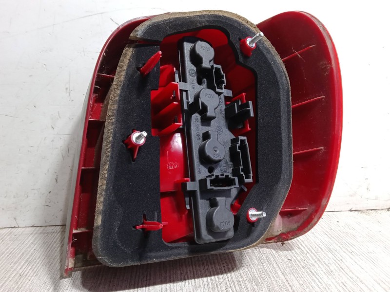 Recambio de piloto trasero izquierdo para volkswagen polo (6n2) 1.4 16v referencia OEM IAM   