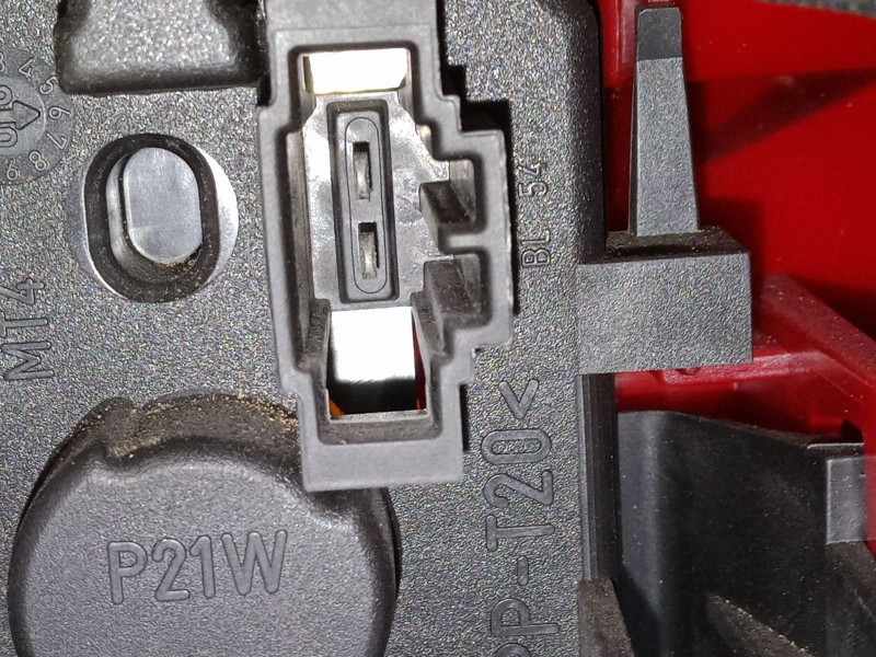 Recambio de piloto trasero izquierdo para volkswagen polo (6n2) 1.4 16v referencia OEM IAM   