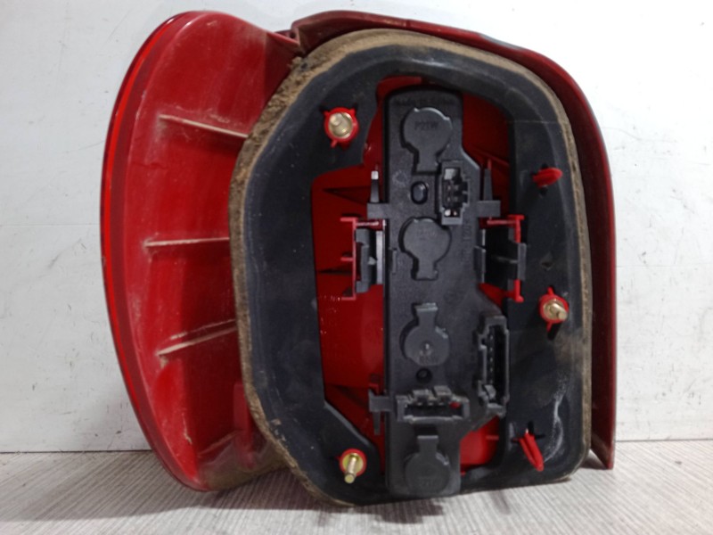 Recambio de piloto trasero derecho para volkswagen polo (6n2) 1.4 16v referencia OEM IAM   