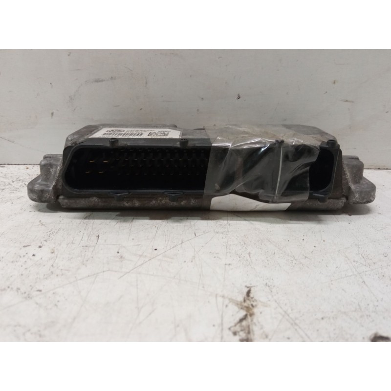 Recambio de centralita motor uce para volkswagen polo iv (9n_, 9a_) 1.4 16v referencia OEM IAM 03C906024F  IAW4HVF