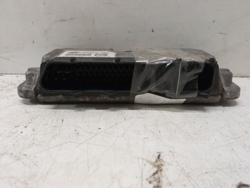 Recambio de centralita motor uce para volkswagen polo iv (9n_, 9a_) 1.4 16v referencia OEM IAM 03C906024F  IAW4HVF