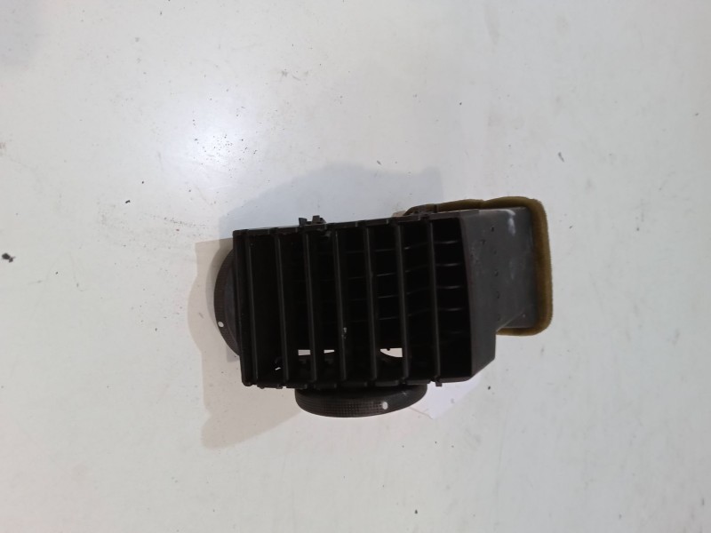 Recambio de aireador central izquierdo para cadillac bls wagon 1.9 d referencia OEM IAM   