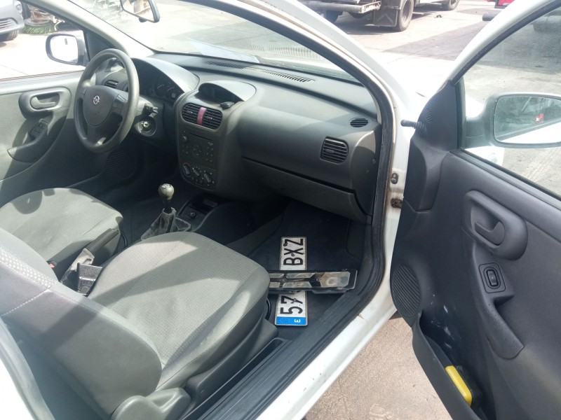 opel corsa c (x01) del año 2002
