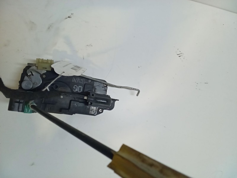 Recambio de cerradura puerta delantera derecha para opel zafira / zafira family b (a05) 1.9 cdti (m75) referencia OEM IAM   