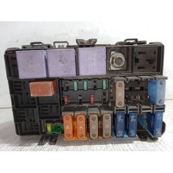 CAJA RELES / FUSIBLES 8200396213 
