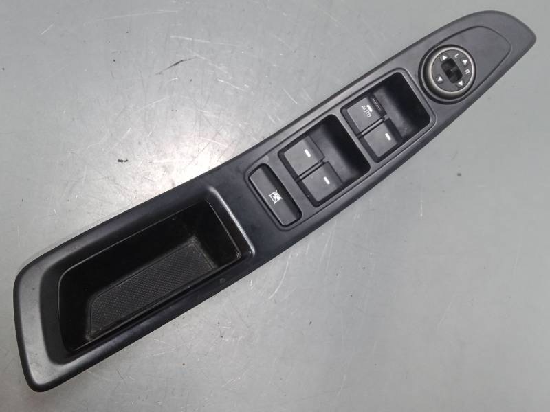 MANDO ELEVALUNAS DELANTERO IZQUIERDO 93570C8111 