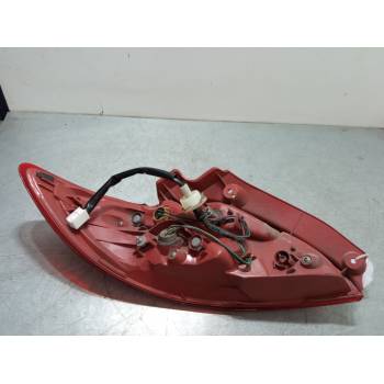 PILOTO TRASERO DERECHO D65151150 